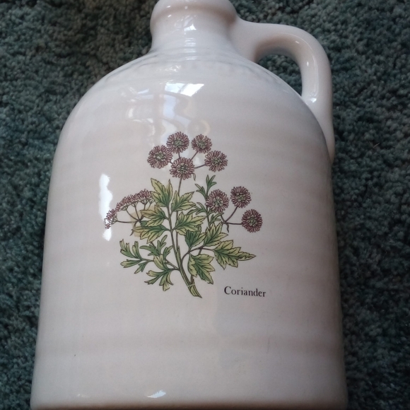 Coriander Jug - Picture 1 of 5